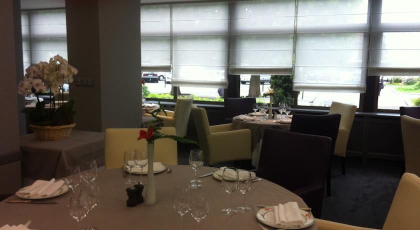 Logis - Hotel Du Nord Et Restaurant La Table D'Elisa Compiegne Bagian luar foto